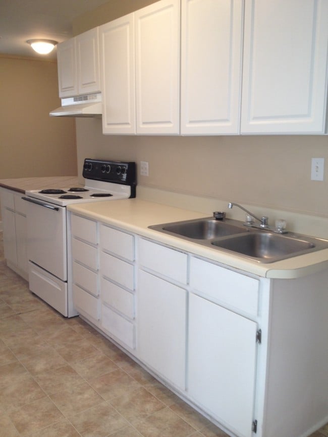 Interior Photo - 301 E Ann