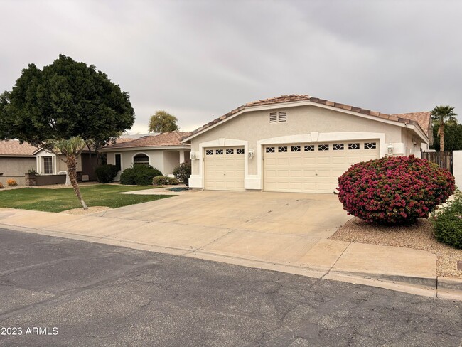 Building Photo - 13528 W Windsor Blvd