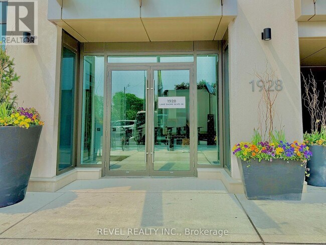 Building Photo - 1928-1928 Lake Shore Blvd W