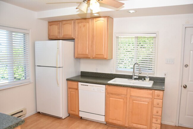 Foto del edificio - 3 Bedroom 2 Bath Near in Tacoma's 6th Ave ...