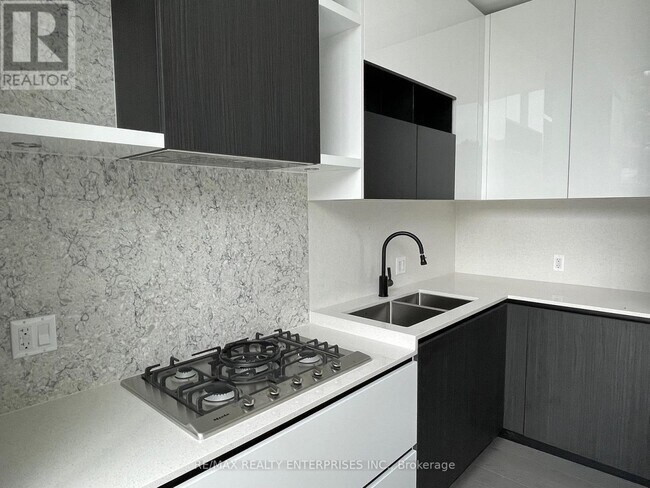 Photo du bâtiment - 55 Port St E