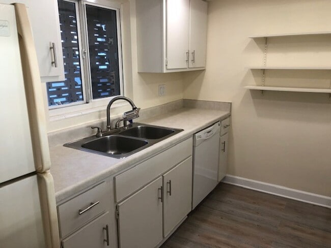 Photo - 2 bedroom 2 bath Direct river front. Apartment