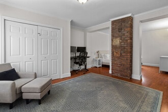 Building Photo - 36 Victoria St