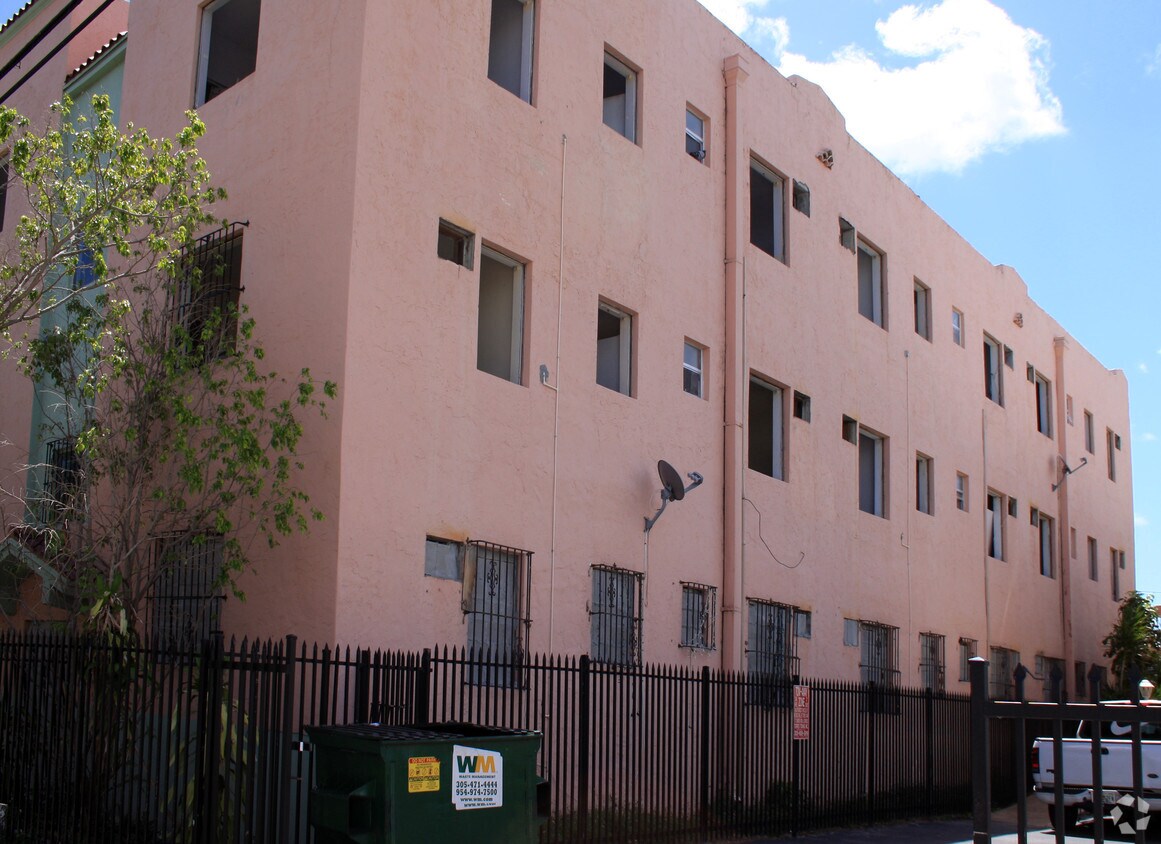 Building Photo - Little Havana