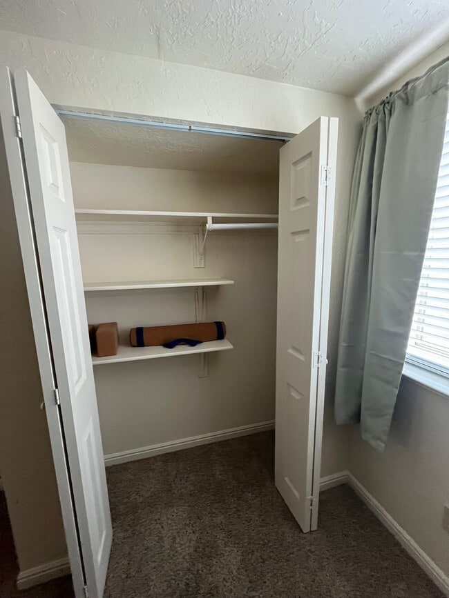 Building Photo - 4676 S Ridgeline Dr