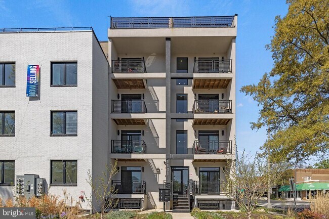 Building Photo - 1101 Fern St NW