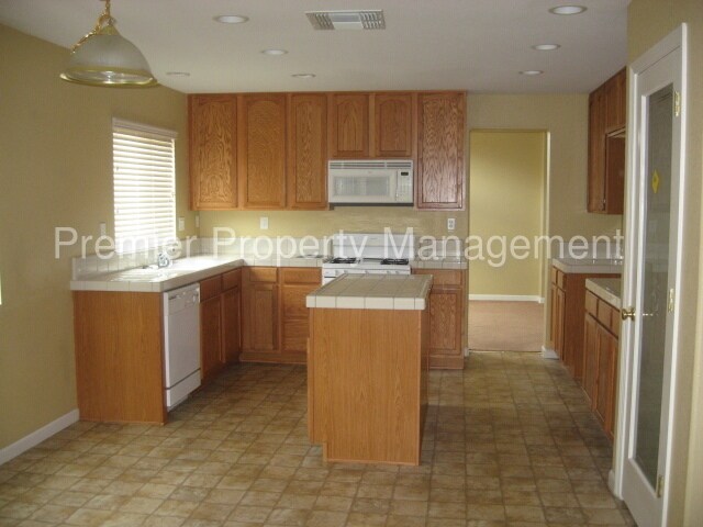Building Photo - 1760 Dover Cir