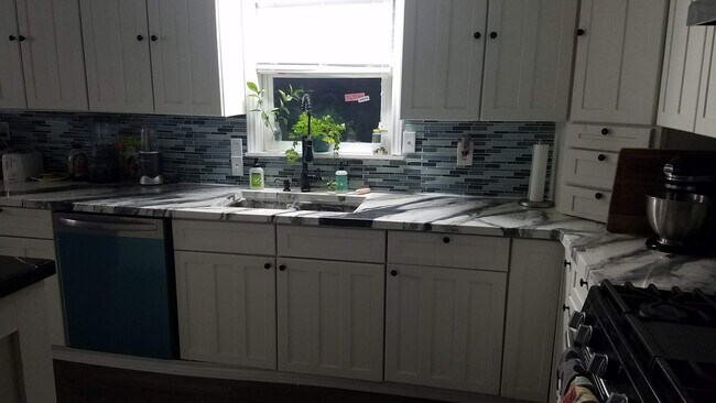 Building Photo - 3601 Fairmount Dr