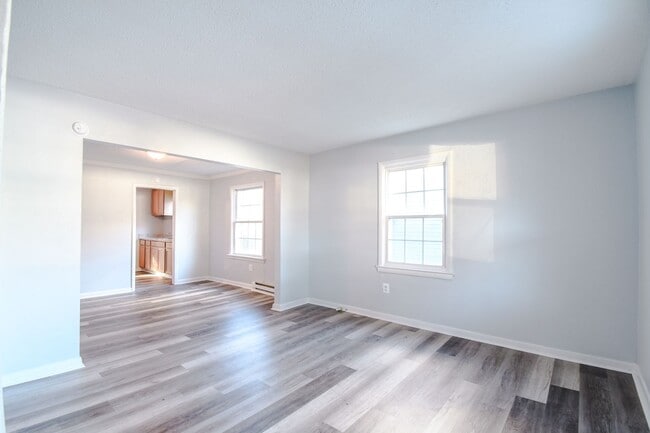Photo - Spacious Duplex! House