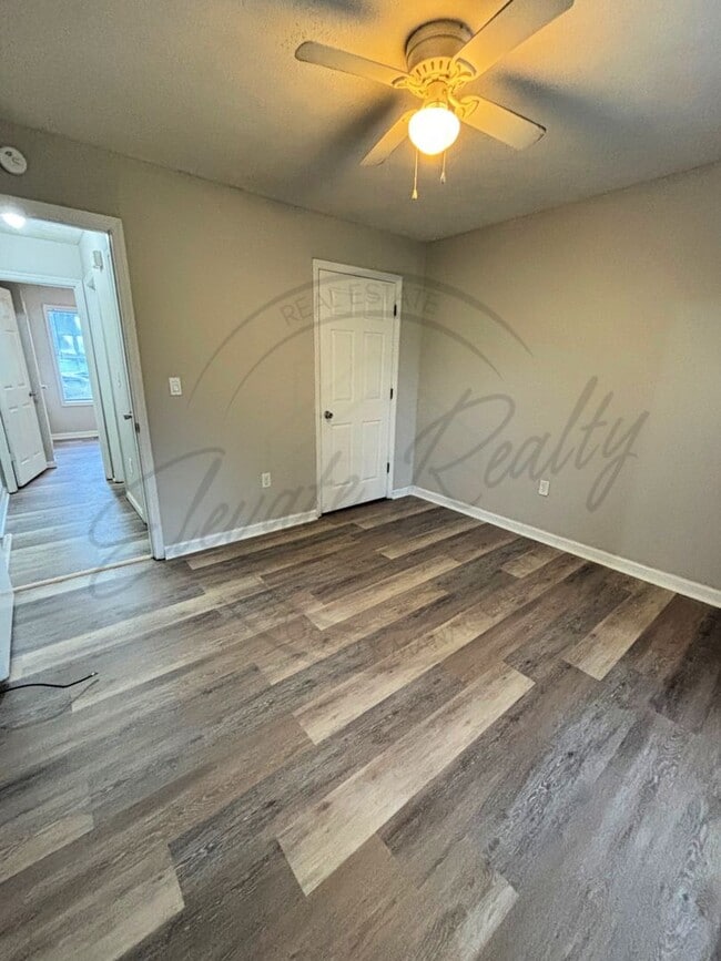 Building Photo - Two Bedroom Ranch Duplex Near N. James Cam...