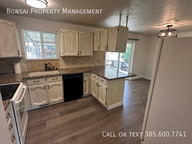 Building Photo - 8625 S Spartan Dr