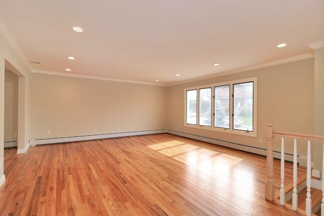 Building Photo - 2461 Rossett St
