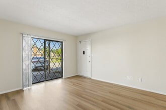 Brighton - Living Room - Devonshire Apartments