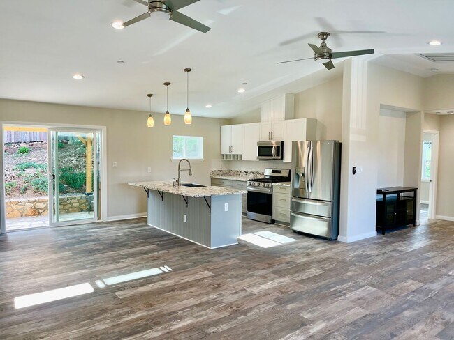 Building Photo - San Marcos Rental