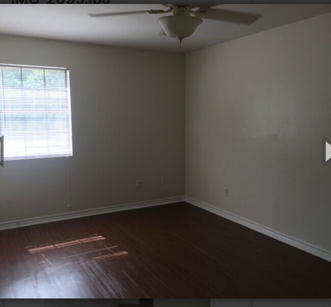 Building Photo - 604 N Redbud St