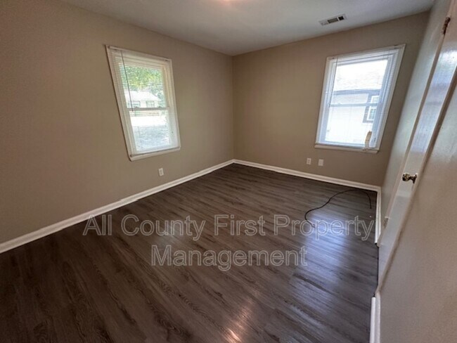 Photo - 833 Commodore Dr NW Apartment