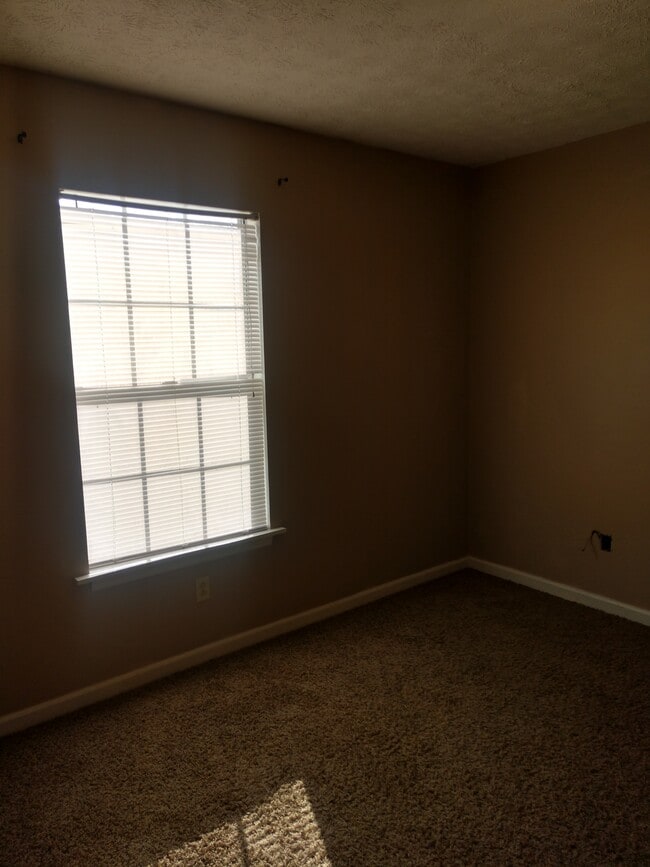 Building Photo - 709 Littlebrook Rd