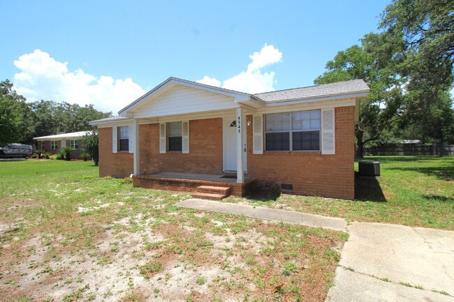 Building Photo - Gulf Breeze Rental: 3 Bedroom Brick Home w...