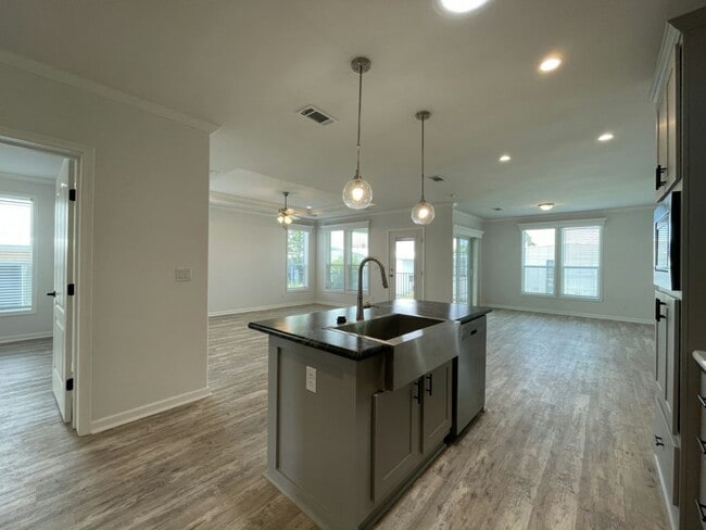 Building Photo - 960 Zacapa Ave