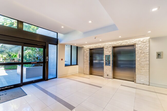 Building Photo - 181 Crandon Blvd