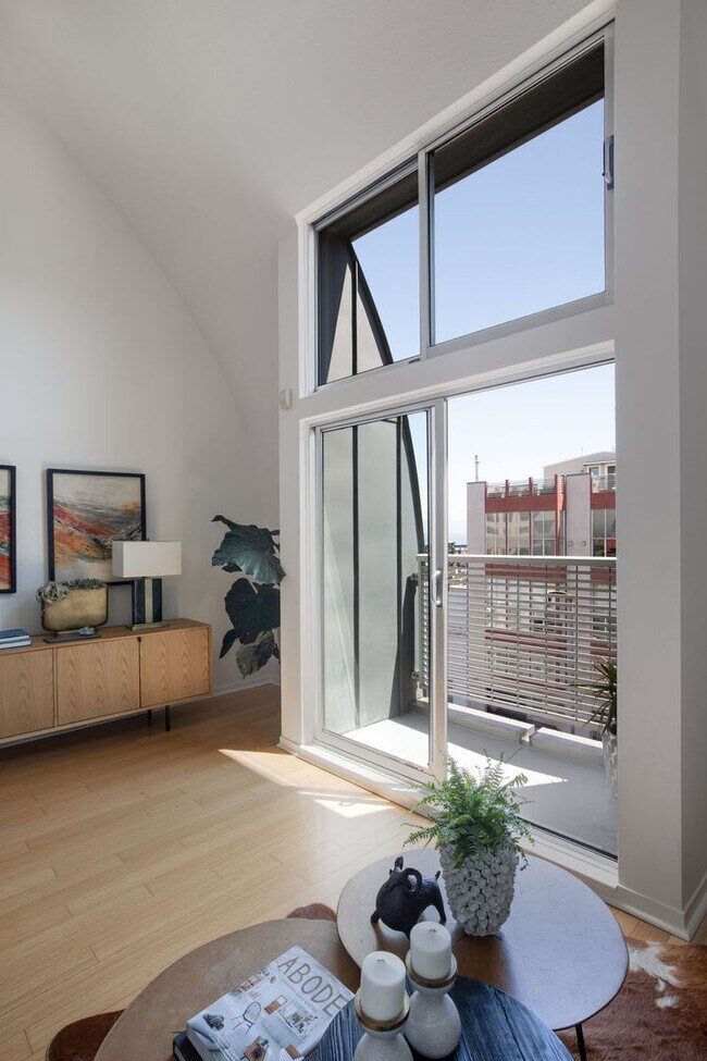 Foto del edificio - Stunning Two Bedroom Condo in Prime Neighborhood - Please Contact for Showing Availability!