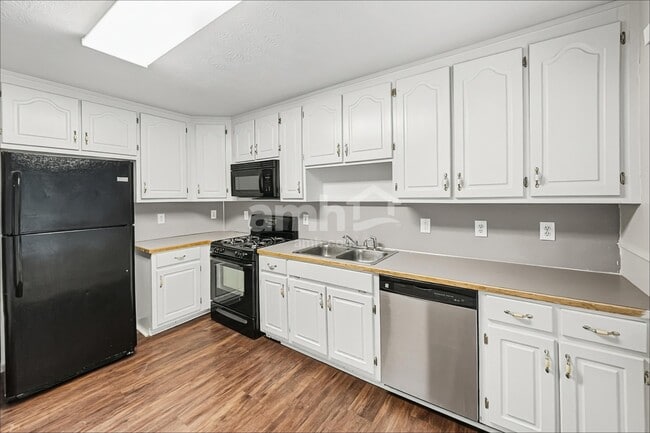 Building Photo - 468 Springfield Dr