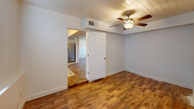 Building Photo - "Charming 3-Bedroom Home with Gleaming Hardwood Floors and 3 Full Baths on Camelot Rd, Jacksonvil...