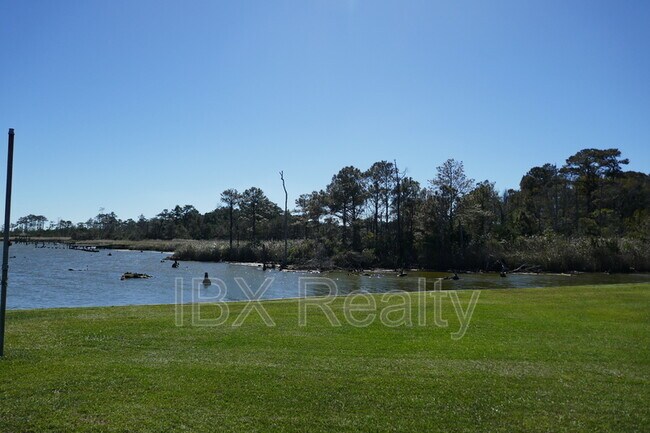 Foto del edificio - 144 Edgewater Dr