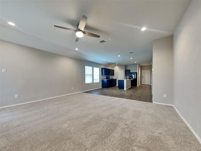 Building Photo - 221 Dylan Dr