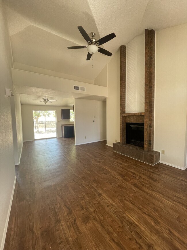 Building Photo - 12040 Sal Rasura Ct