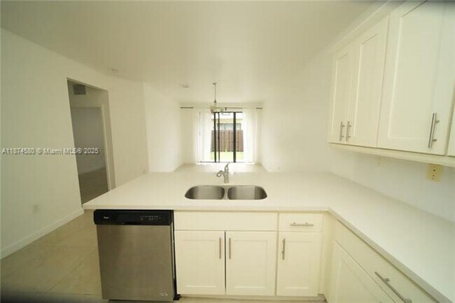 Foto del edificio - 10457 NW 61st St