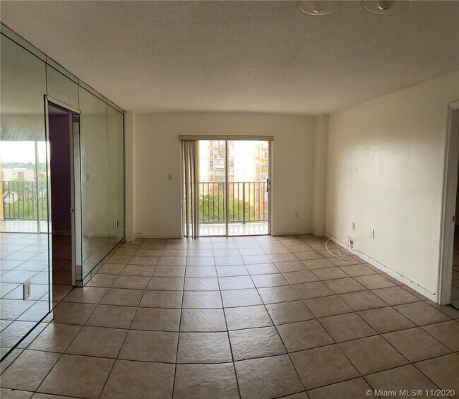 Foto del edificio - 4801 NW 7th St