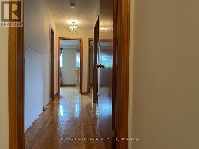 Photo du bâtiment - 227 Elgin Mills Rd W