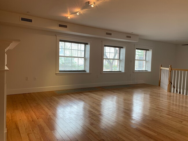 Building Photo - 52 Sanborn St