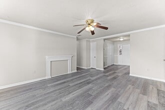 Building Photo - 121 Mark Twain Cir