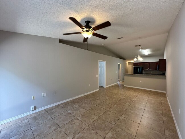 Foto del edificio - 2 bedroom 2 bath cottage home for rent in Hampton Lakes!