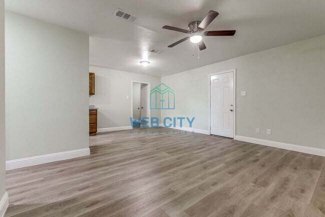 Photo - 6330 Cinnamon Oaks Dr- House