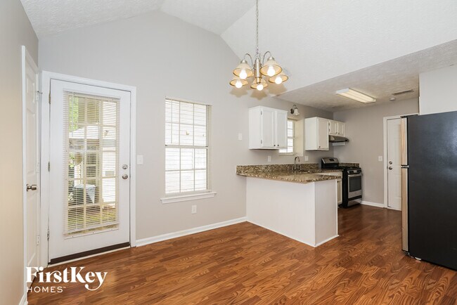 Building Photo - 3733 Oakwood Manor