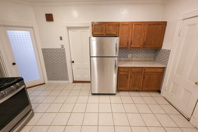 Building Photo - 369 Savin Hill Ave