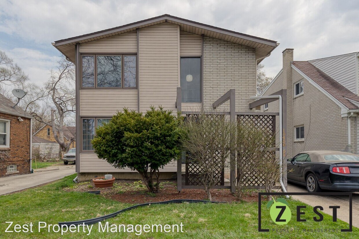 Foto principal - 2 br, 1 bath Apartment - 15452 Greenfield ...