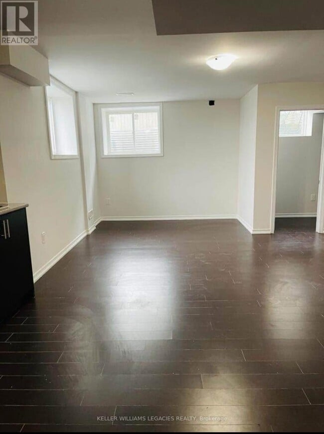 Photo du bâtiment - 602 Remembrance Rd