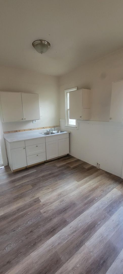 Foto del edificio - Large Single Family Home - Many Updates