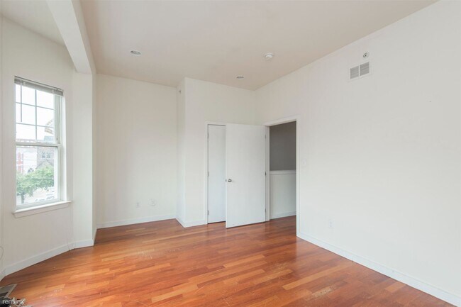 Foto del edificio - 4 br, 3 bath Duplex - 1813 W Master ST Unit 2