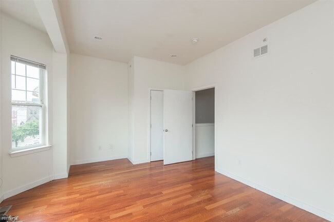 Building Photo - 4 br, 3 bath Duplex - 1815 W Master ST Unit B