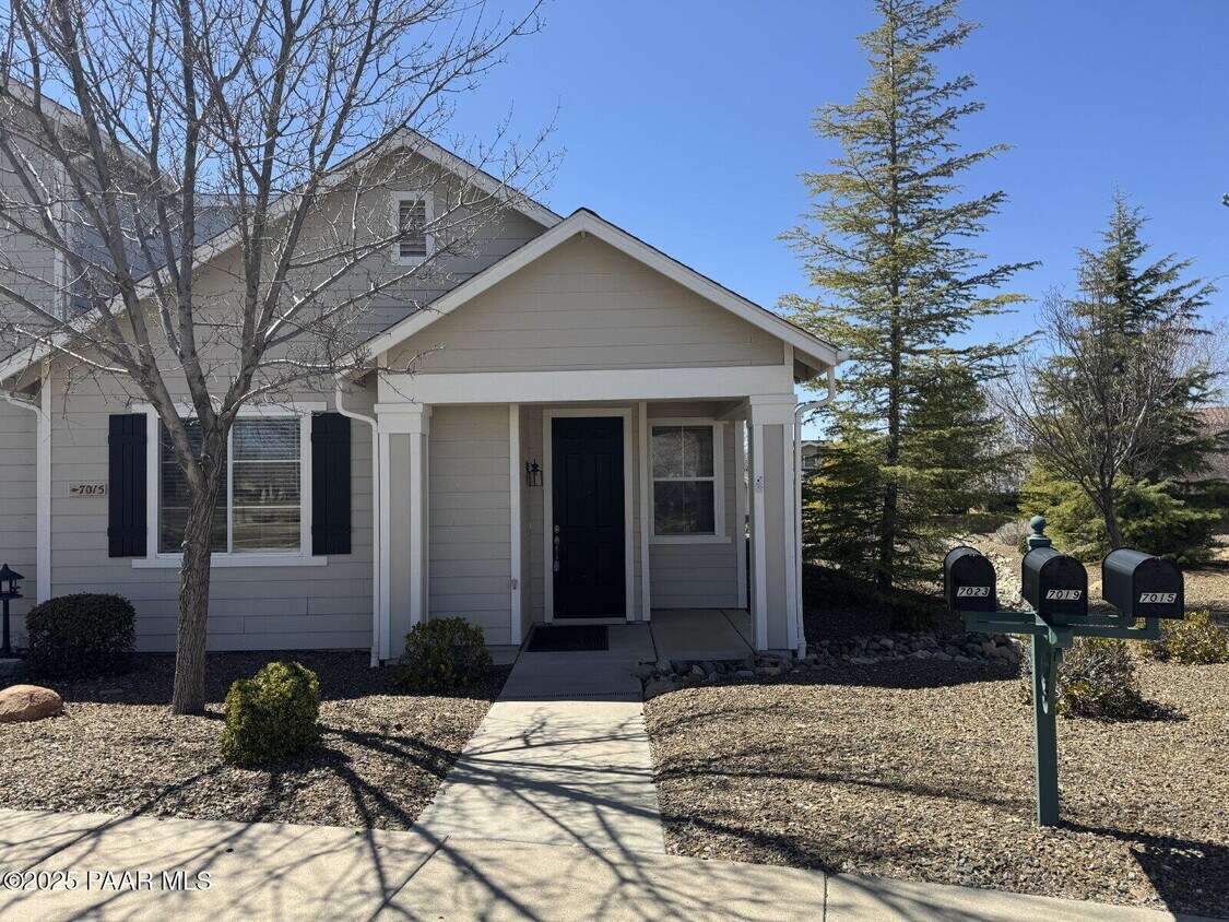 Primary Photo - 7015 E Lantern Ln W