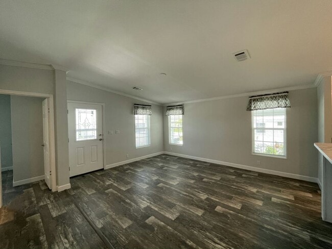Building Photo - 906 Guadeloupe W