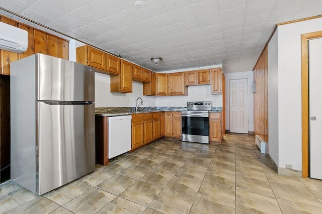 Interior Photo - 1605 Marshall Ave