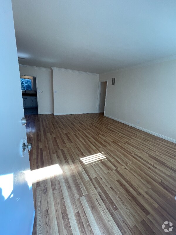 Building Photo - 8546 Cashio St