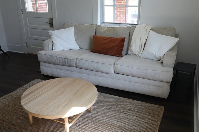 Foto del edificio - 528 Bond Ave