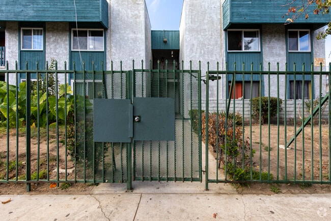 Building Photo - Willis Villas